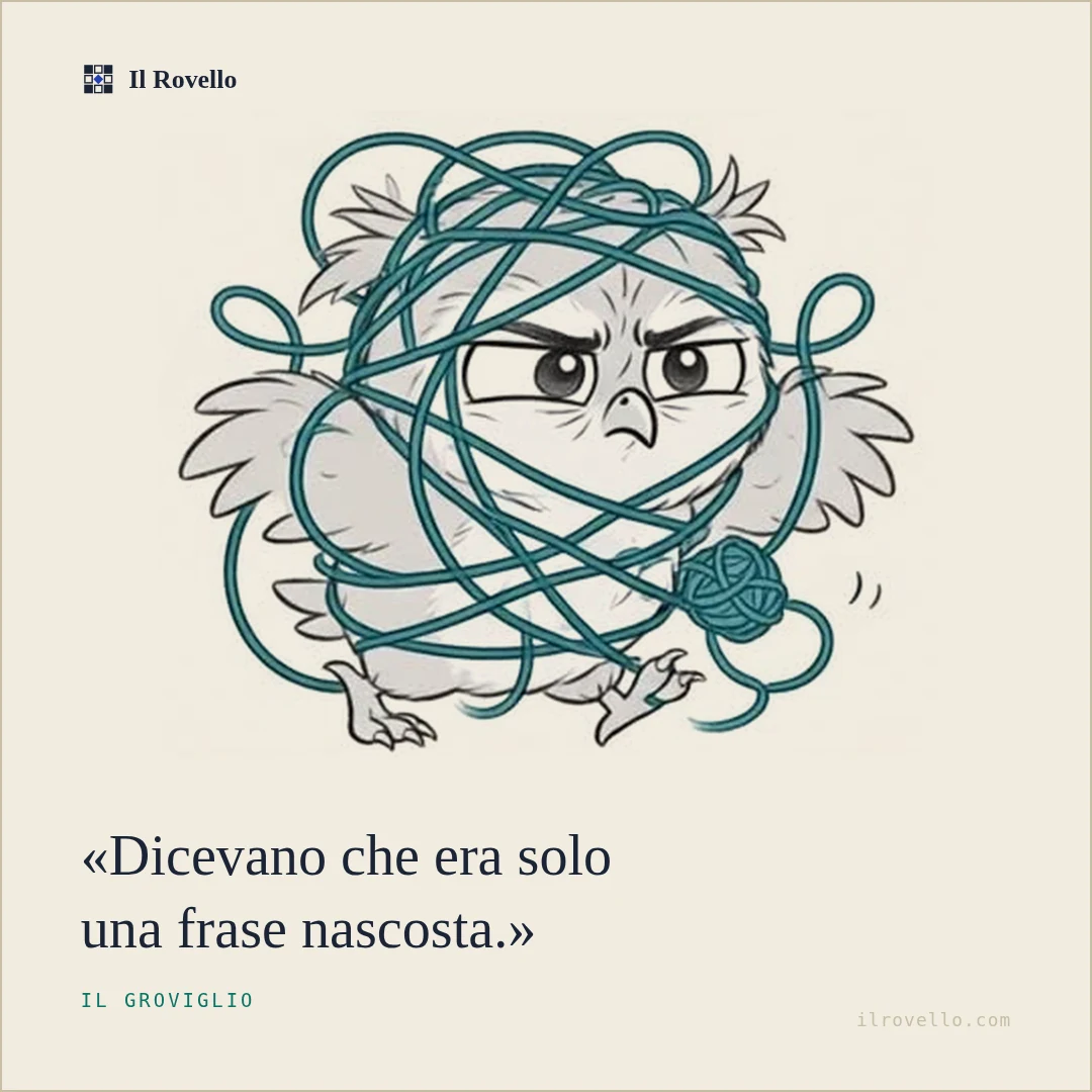 Rovello, il gufetto grigio disegnato a matita, completamente avvolto in un filo di lana verde che gli si è srotolato dal gomitolo che porta in testa. Guarda storto, con le sopracciglia aggrottate.